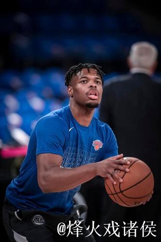 小史密斯穿着蓝色Select3.0,得到16分10篮板4助攻 小史密斯穿着蓝色Select3.0,得到16分10篮板4助攻