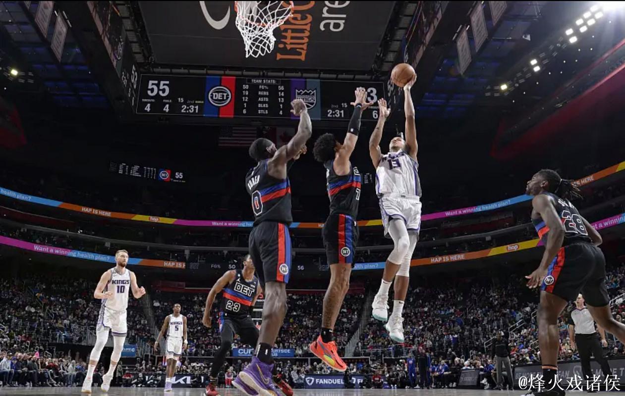 默里上半场7投4中,三分1中1得到13分2篮板2助攻 默里上半场7投4中,三分1中1得到13分2篮板2助攻