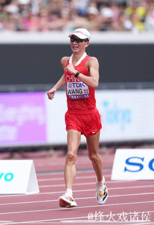 中国选手王朝朝在田径世锦赛男子20公里竞走中夺得银牌